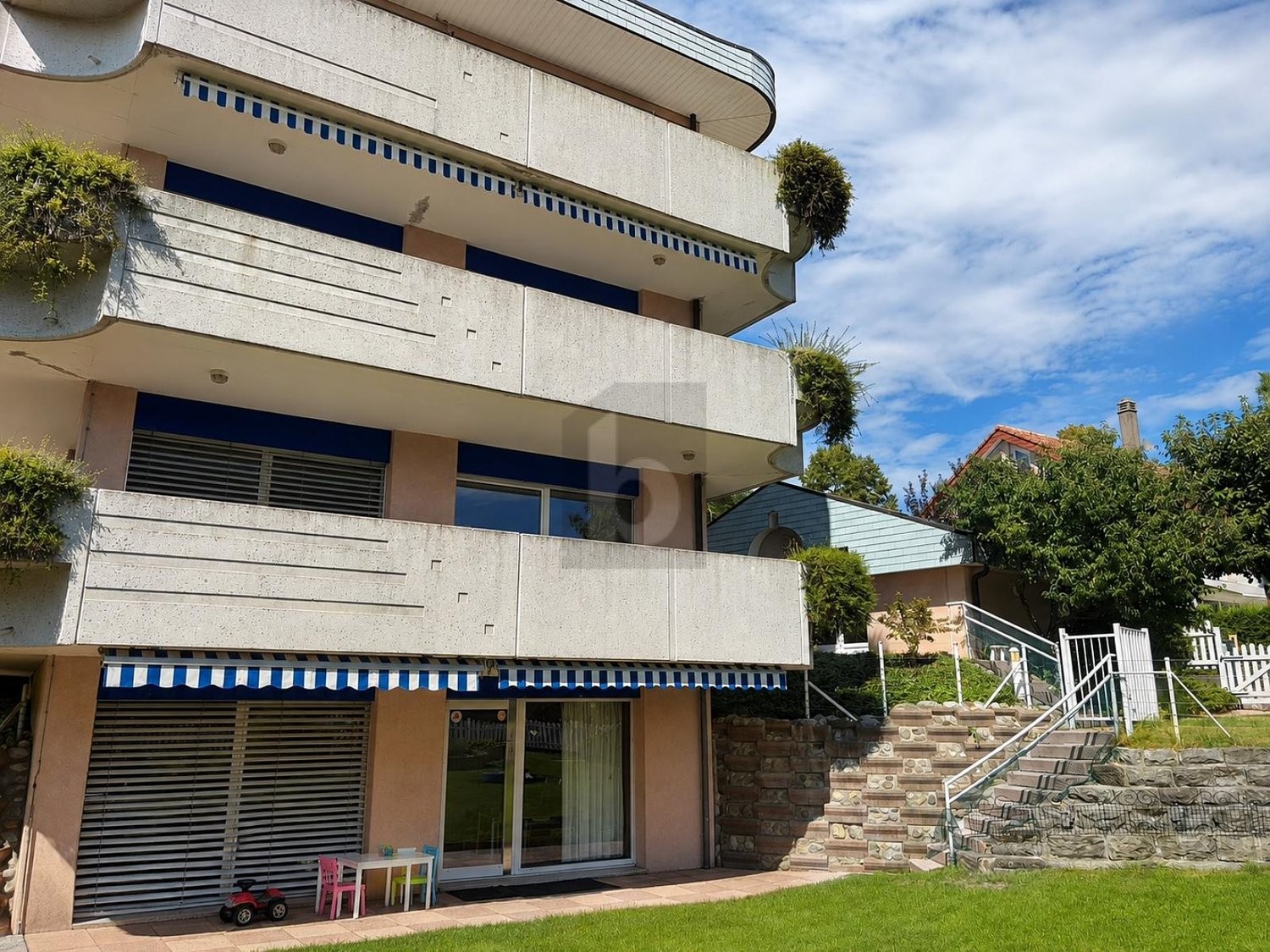 300m² office, photo 1 of 4