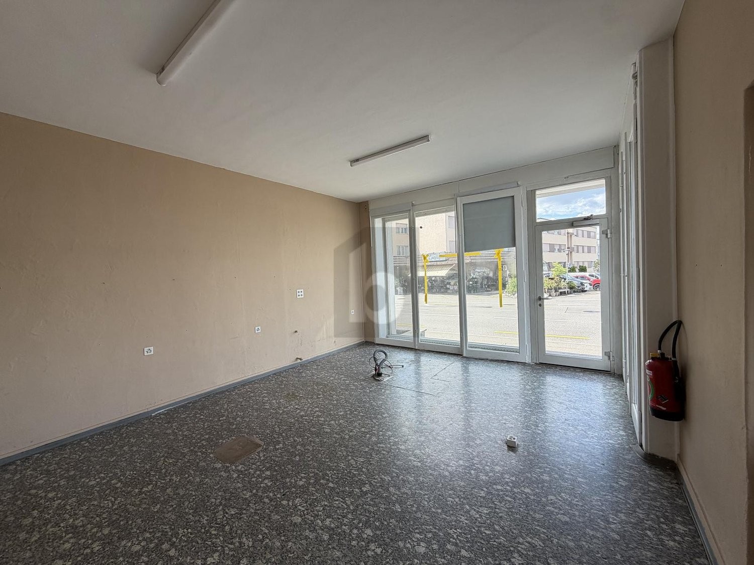 70m² shop, photo 3 of 4