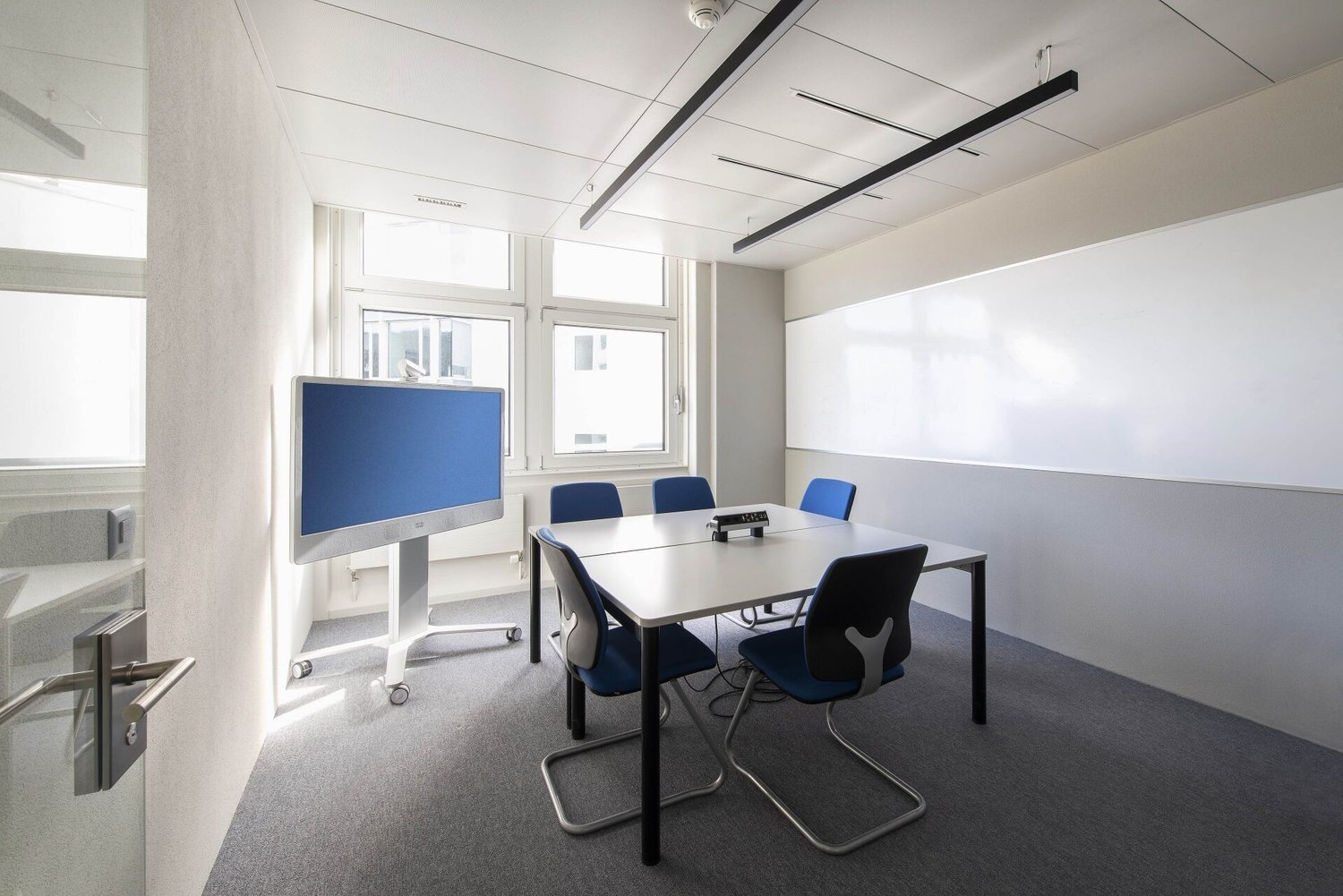 580m² office, photo 1 of 10