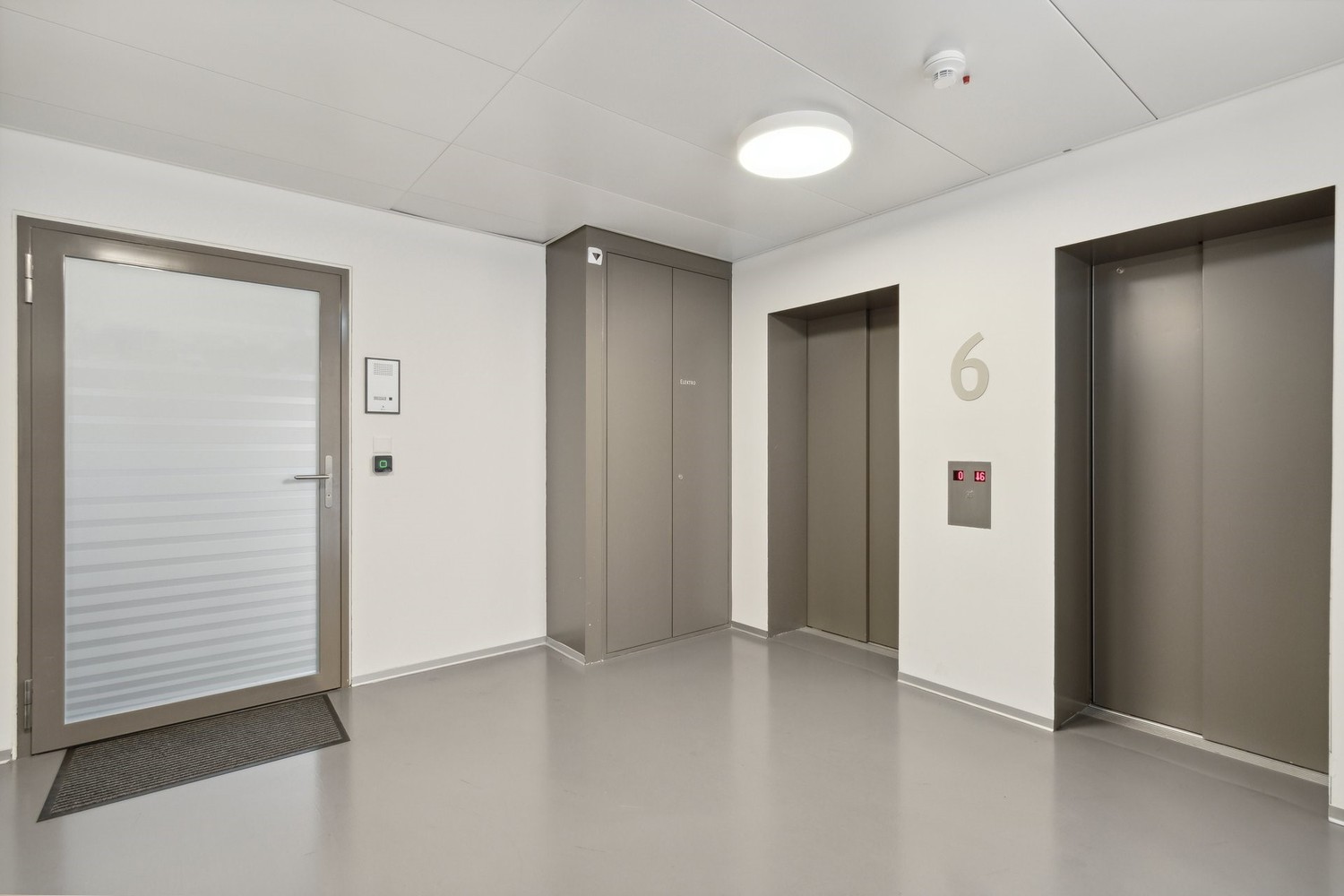 270m² office, photo 6 of 8