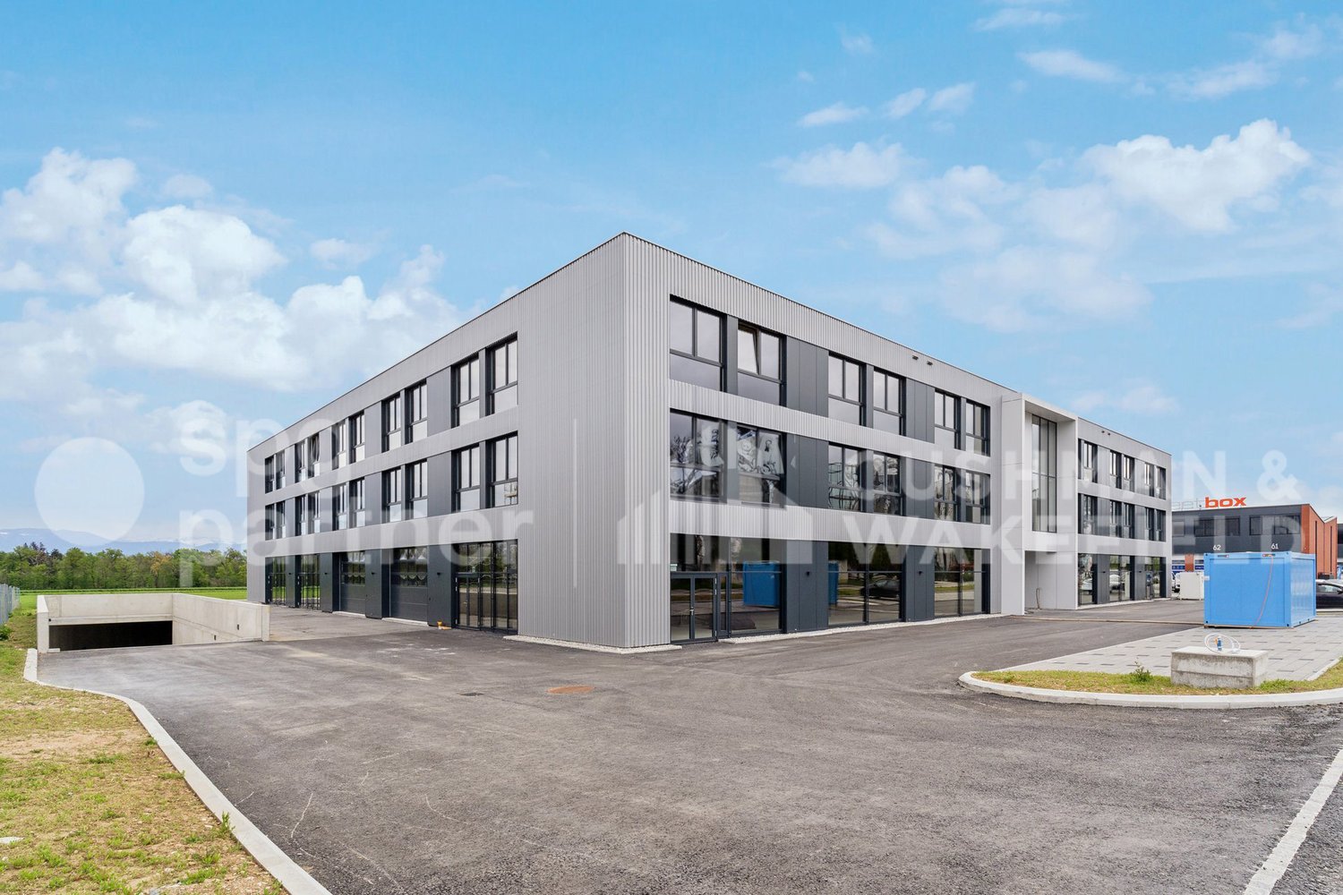 200m² office