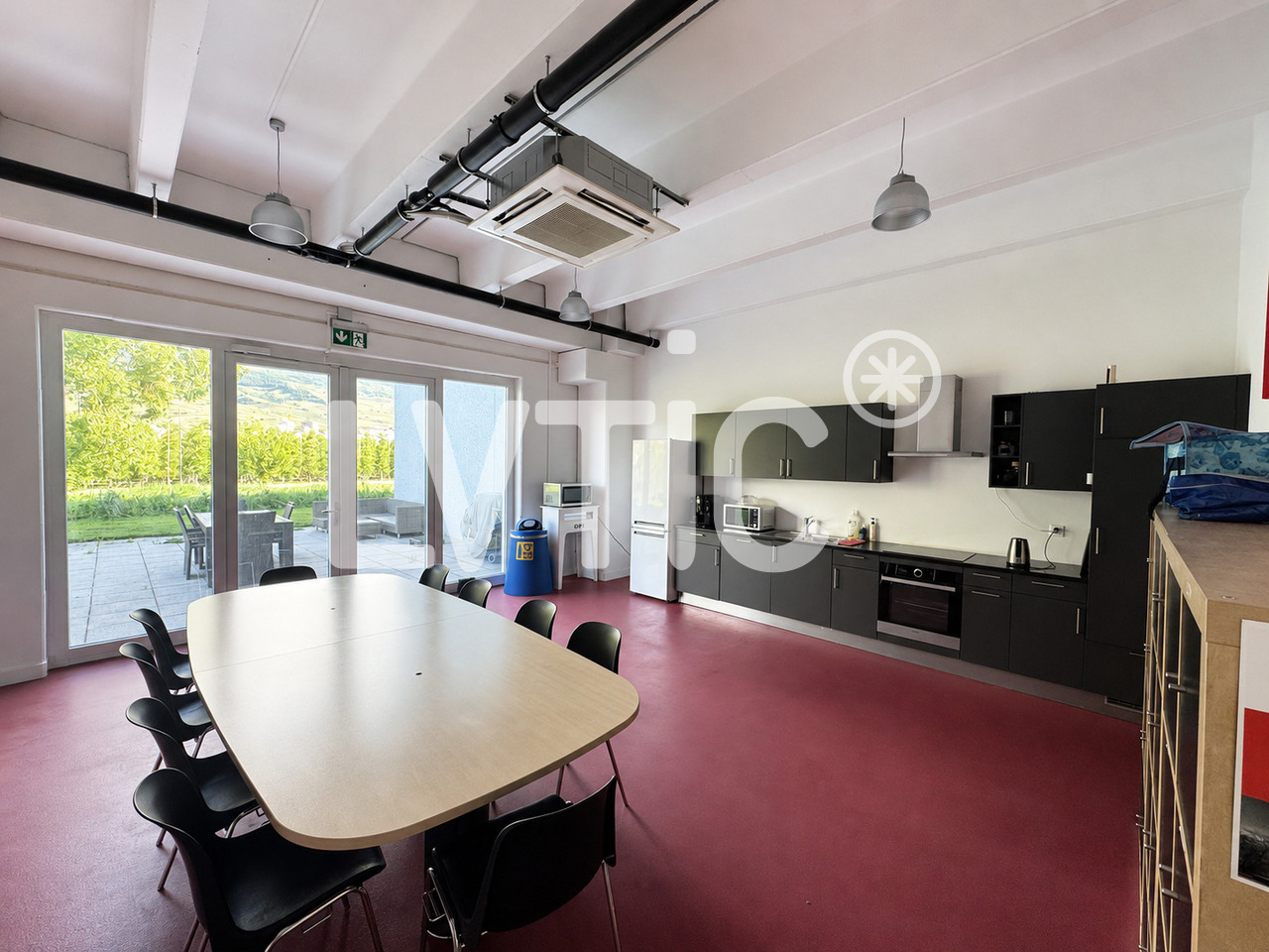 620m² office