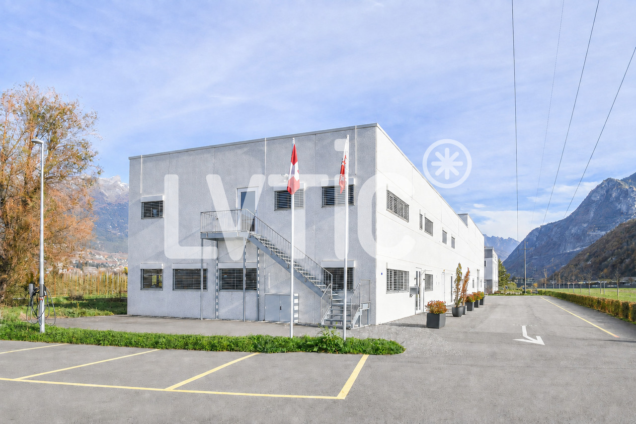 620m² office
