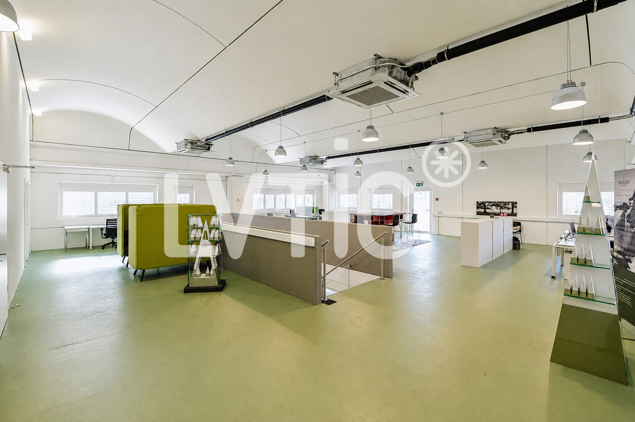 620m² office