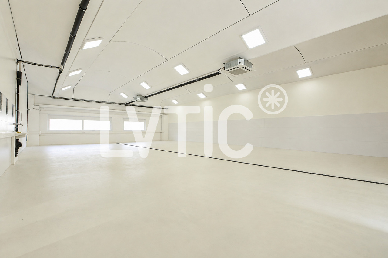 620m² office