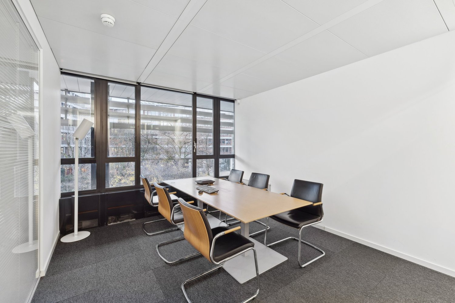 940m² office, photo 4 of 9
