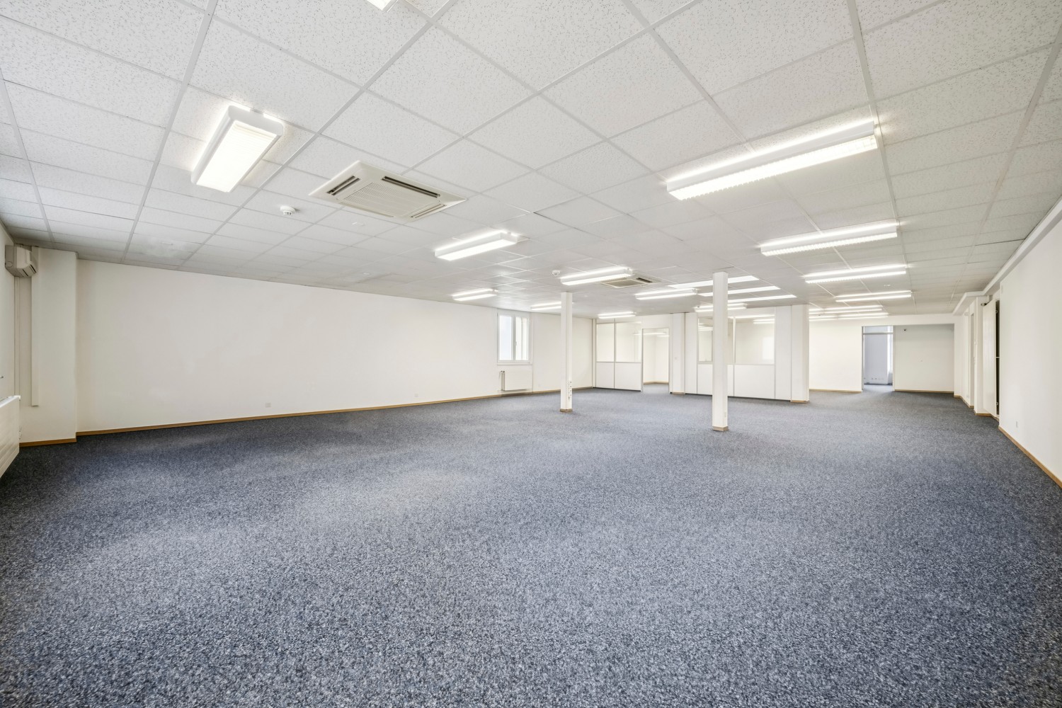 330m² office, photo 1 of 10