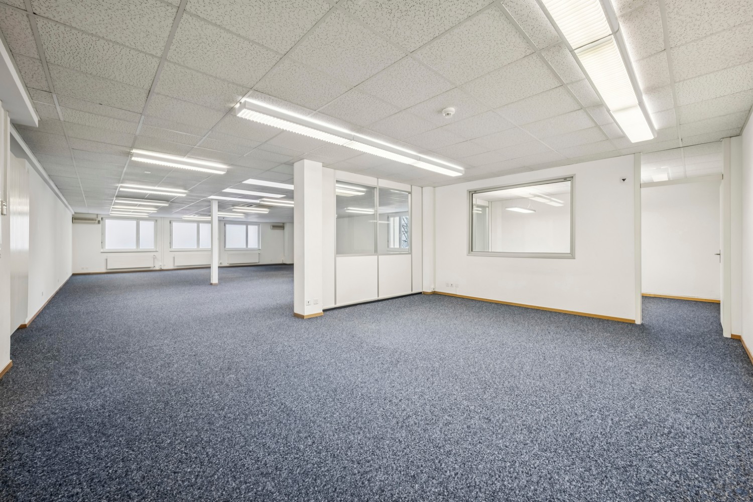 330m² office, photo 2 of 10