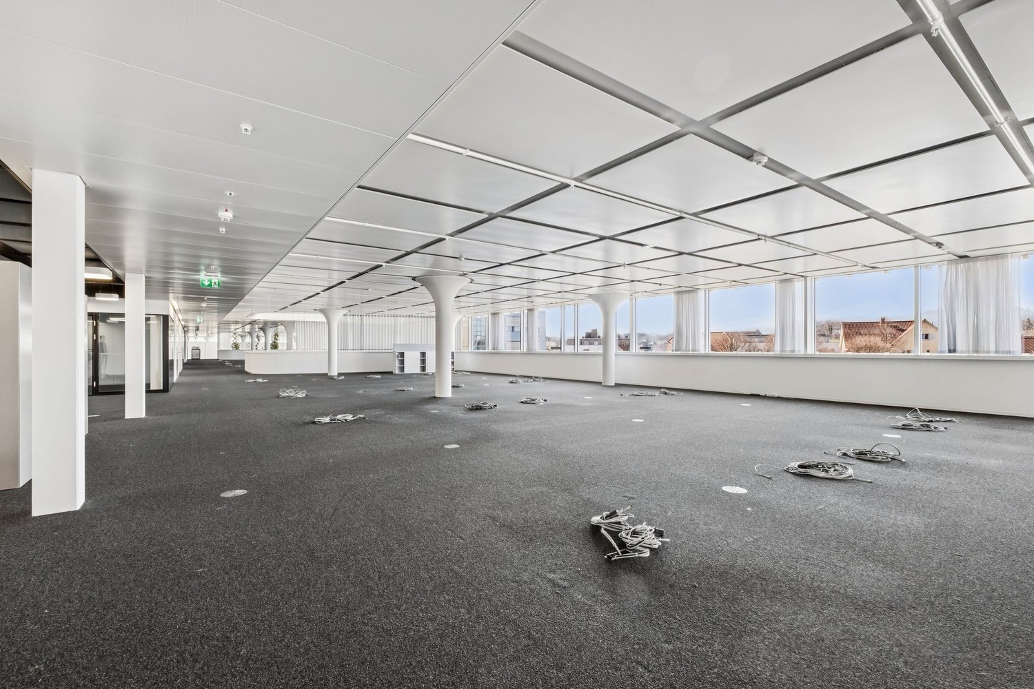 2485m² office, photo 4 of 10