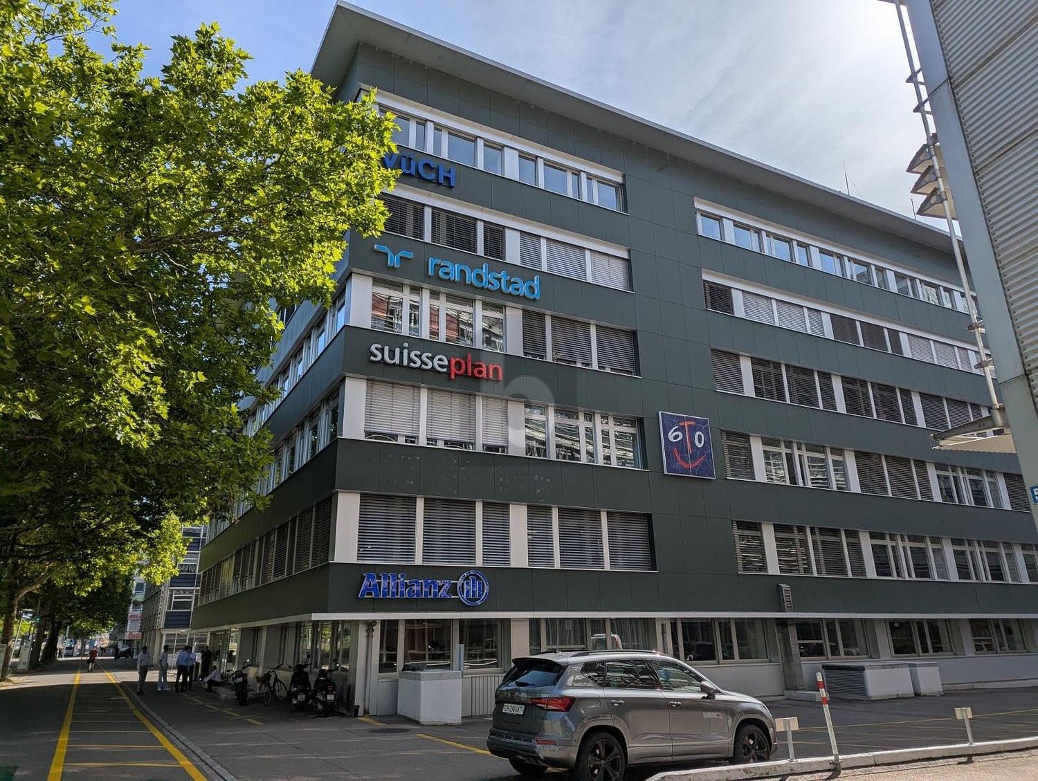 837m² office, photo 1 of 4