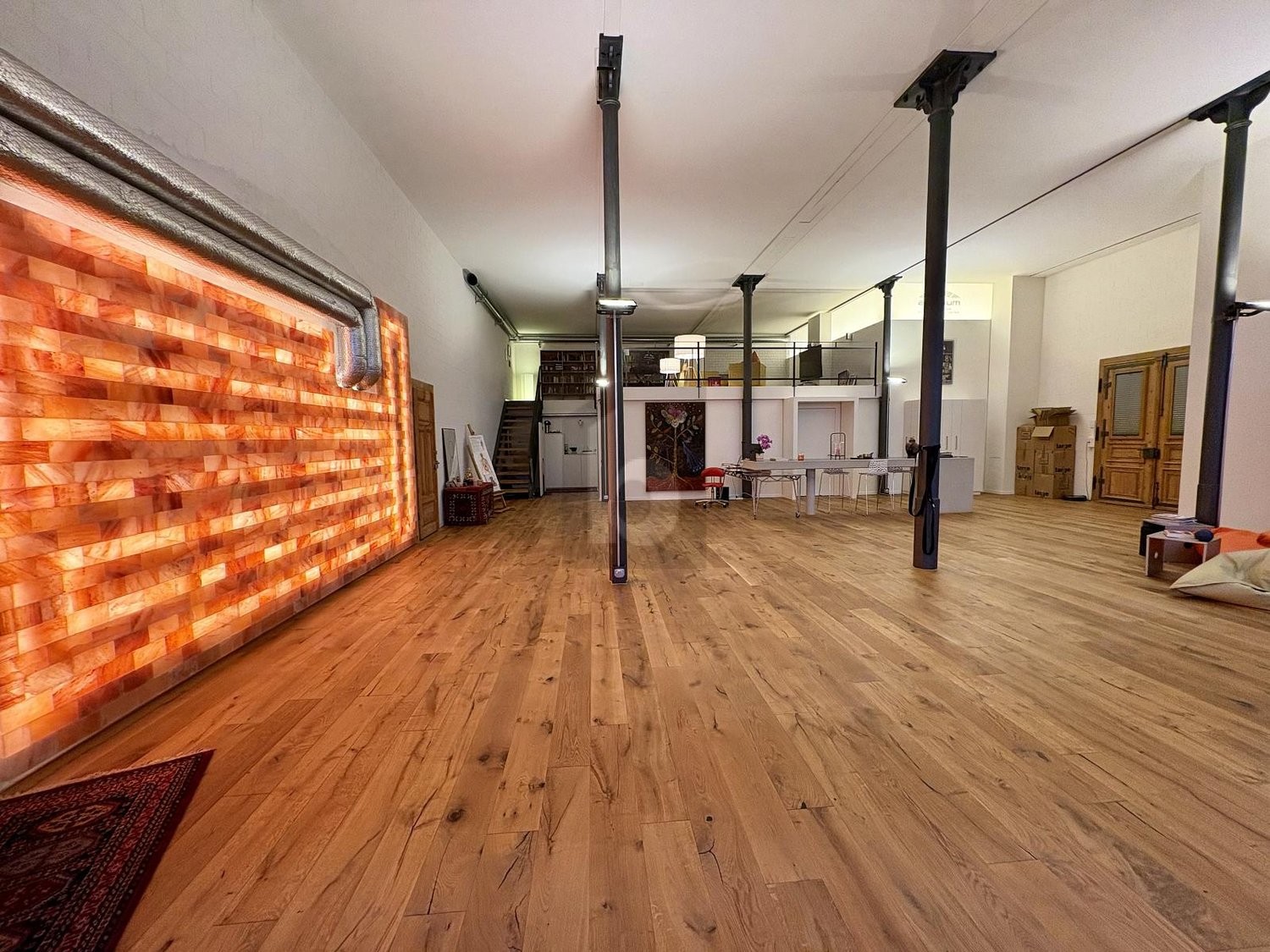 220m² industrial object, photo 2 of 4