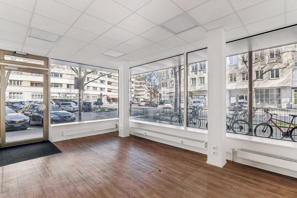 73m² shop