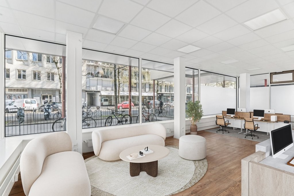 73m² shop