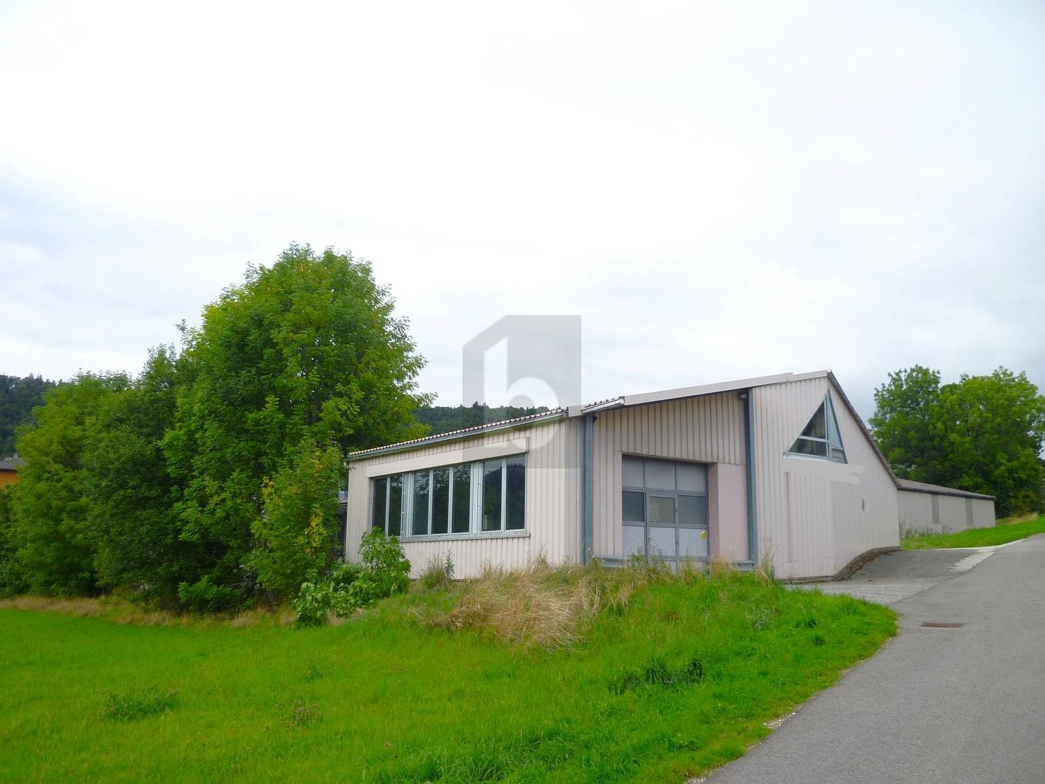 400m² industrial object, photo 1 of 4
