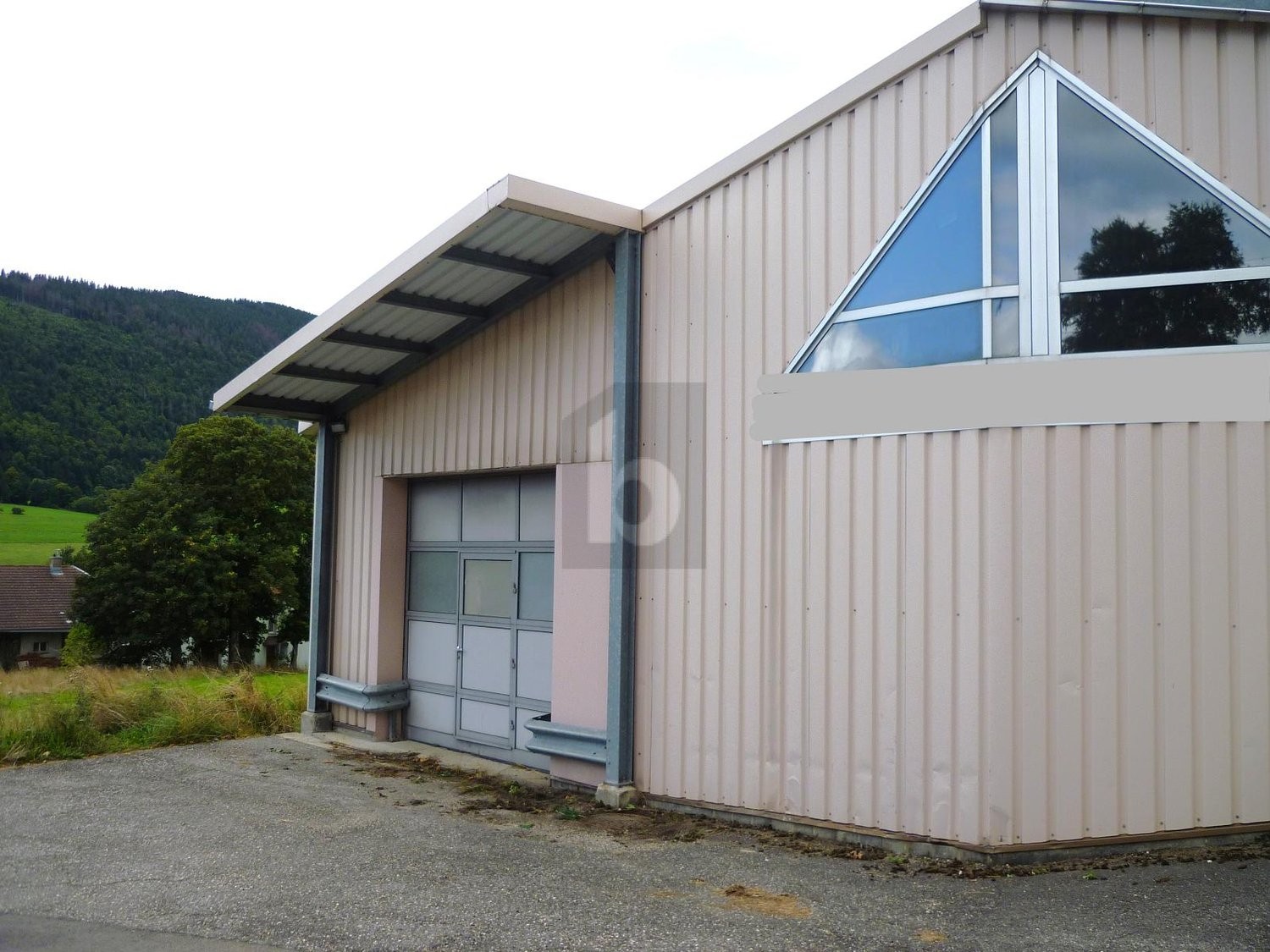 400m² industrial object, photo 2 of 4