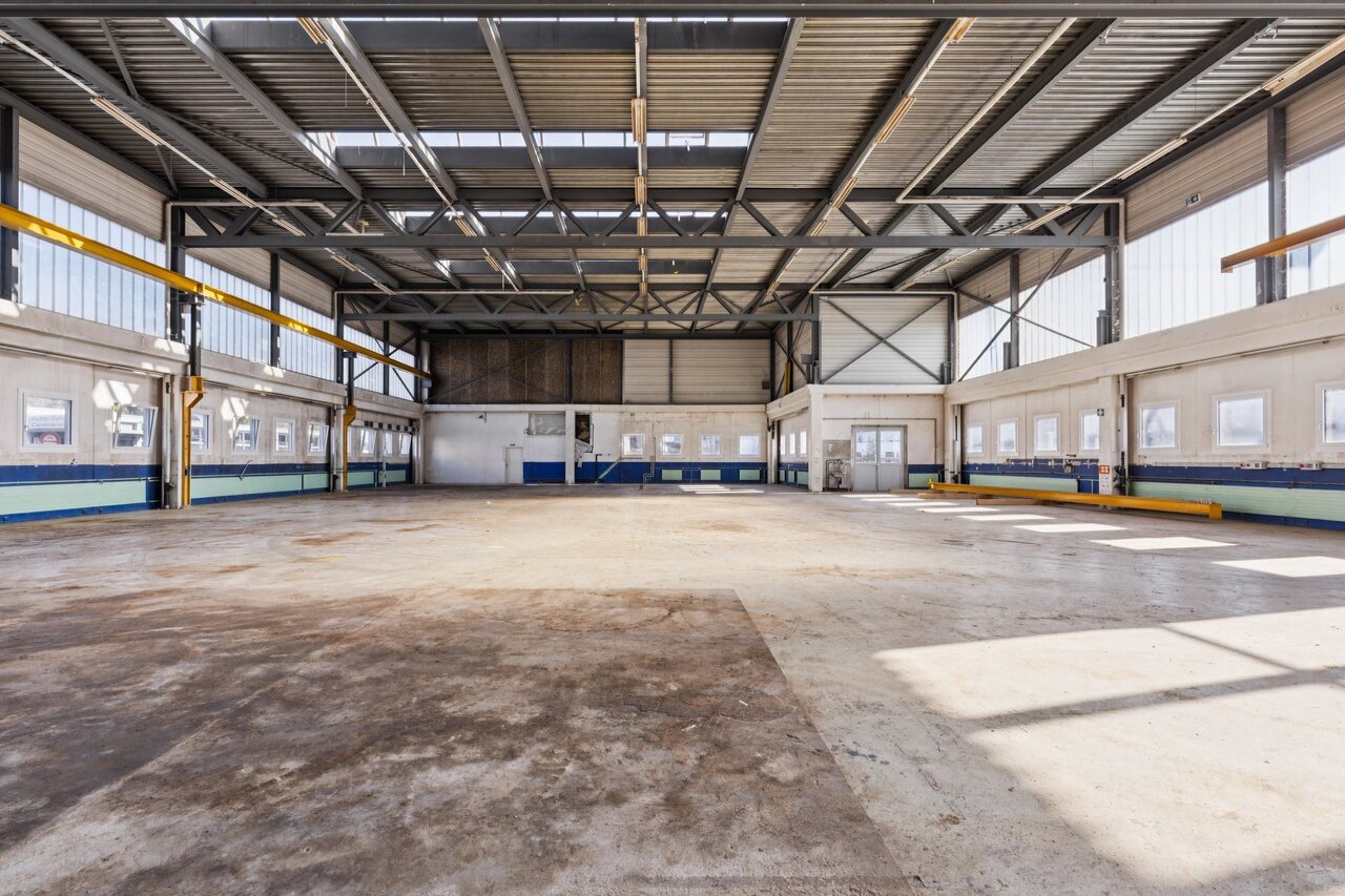 790m² commercial, photo 1 of 10