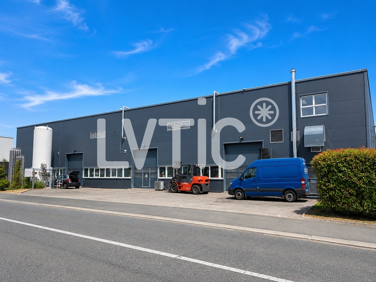 2250m² industrial object, photo 4 of 10
