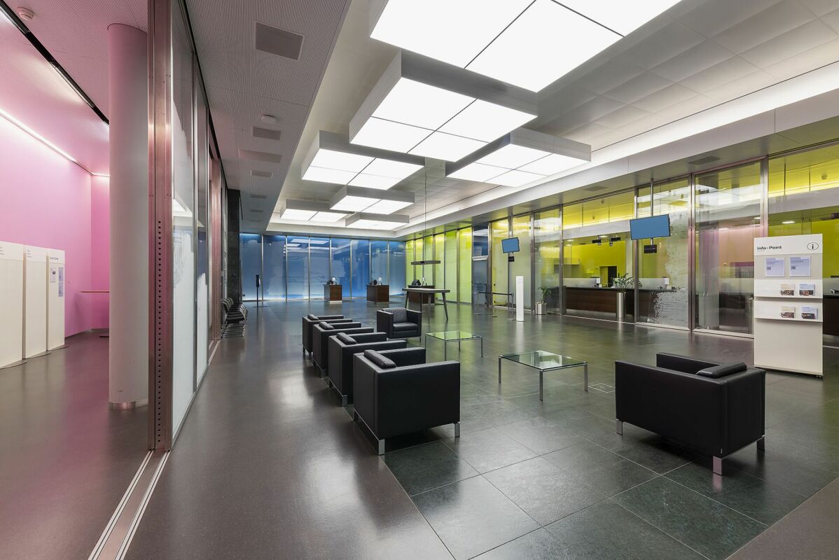 1700m² office, photo 3 of 10