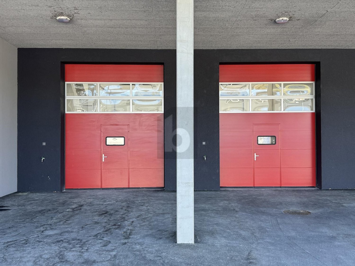 340m² industrial object, photo 1 of 4