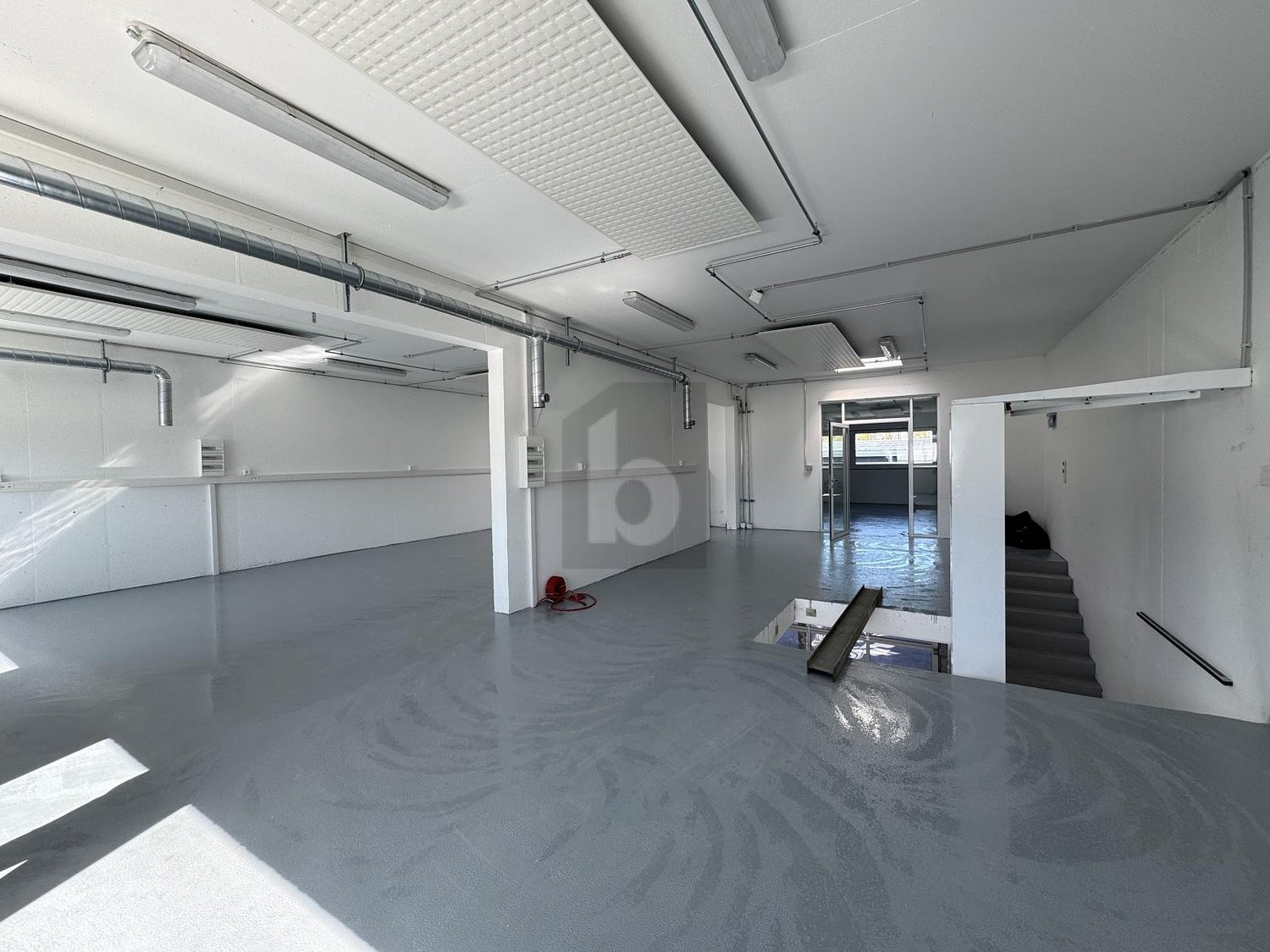 340m² industrial object, photo 3 of 4