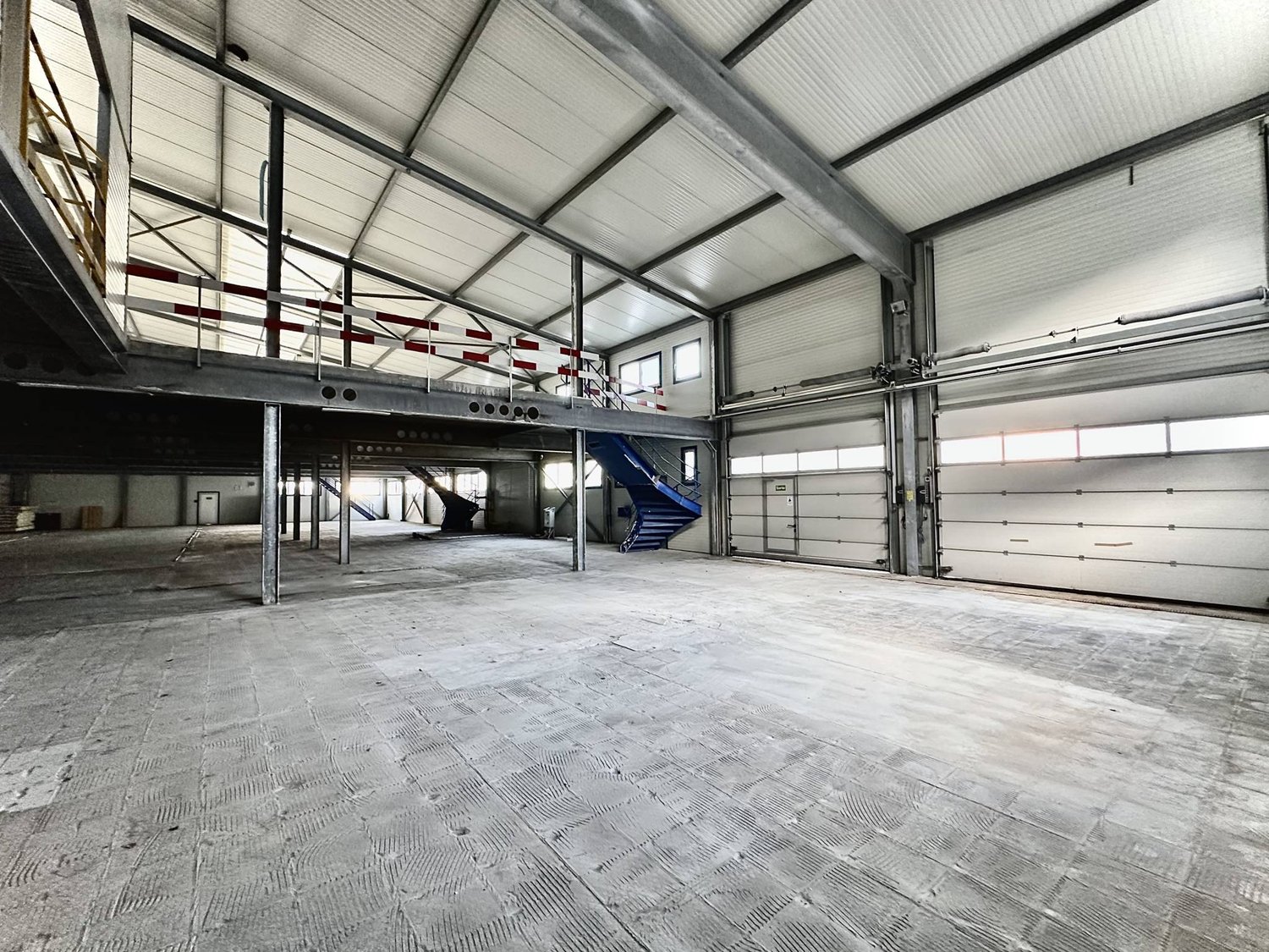 2350m² commercial, photo 1 of 5