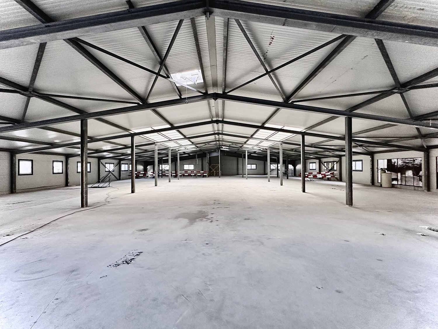 2350m² commercial, photo 4 of 5
