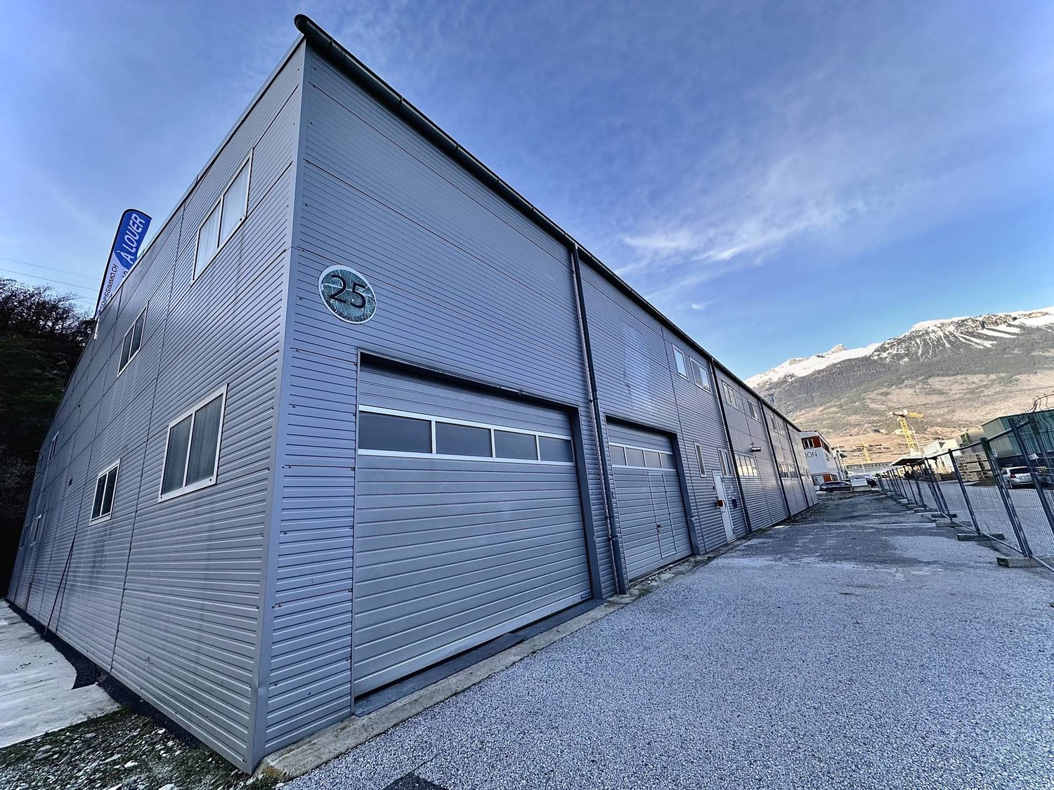 2350m² commercial, photo 2 of 5