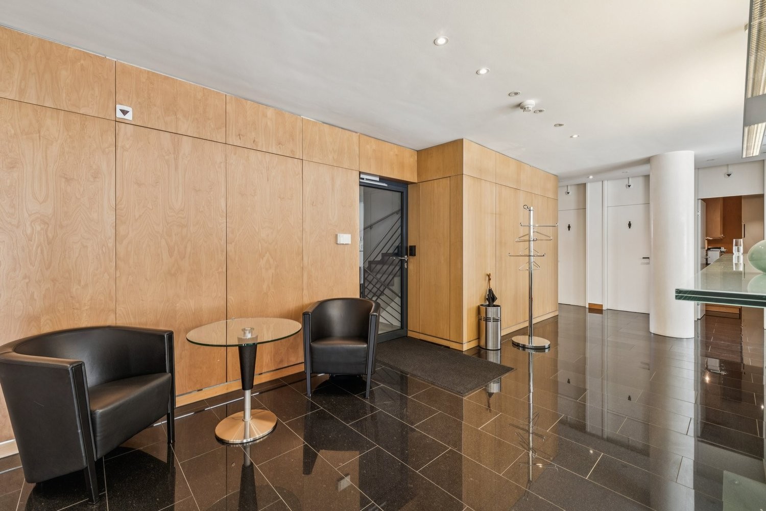 236m² office, photo 3 of 10