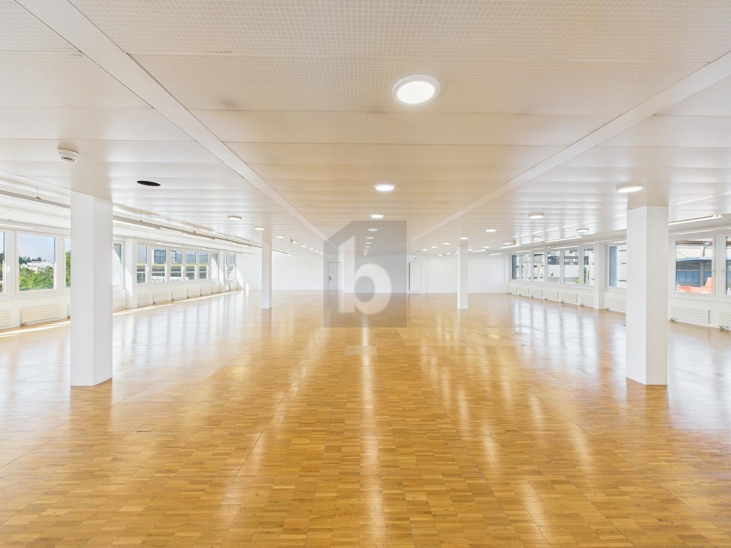 401m² office, photo 3 of 4