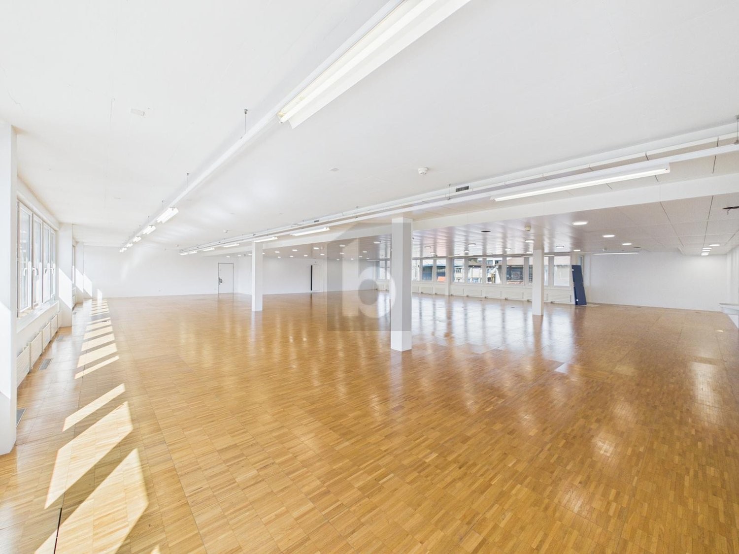 401m² office, photo 4 of 4