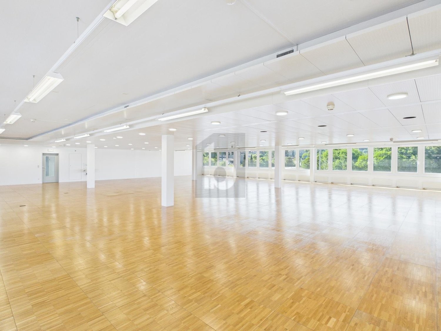 401m² office, photo 2 of 4