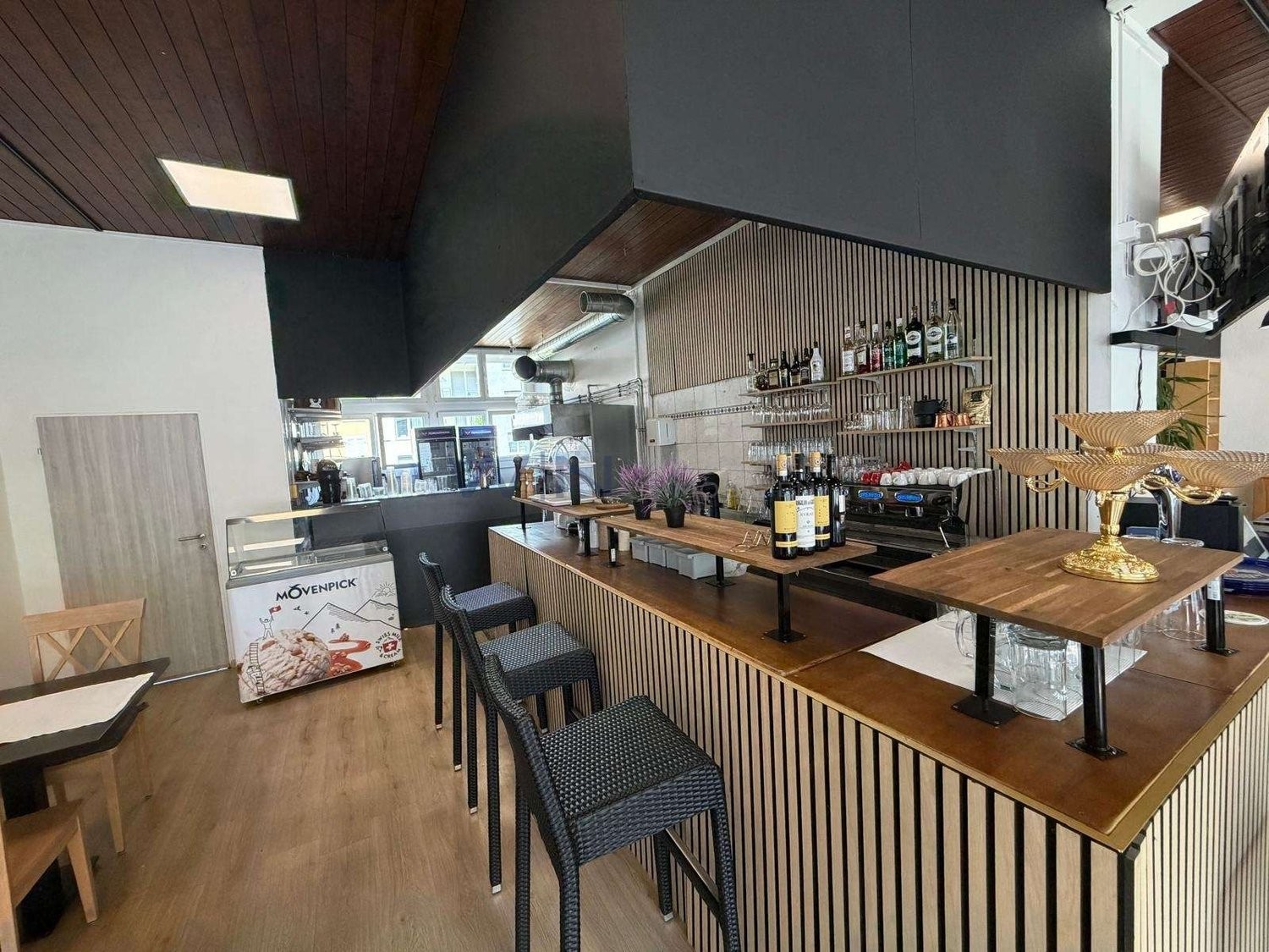 240m² restaurant, photo 5 of 9