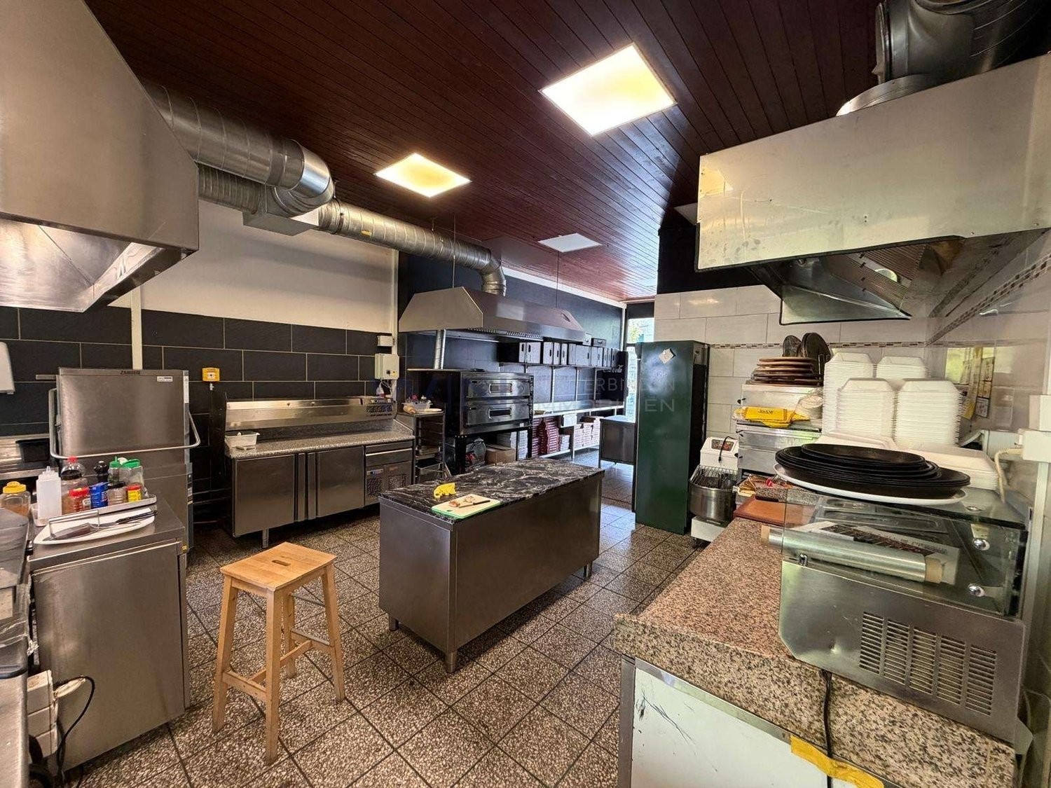 240m² restaurant, photo 6 of 9