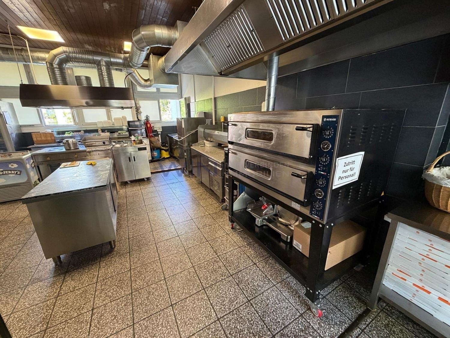 240m² restaurant, photo 7 of 9