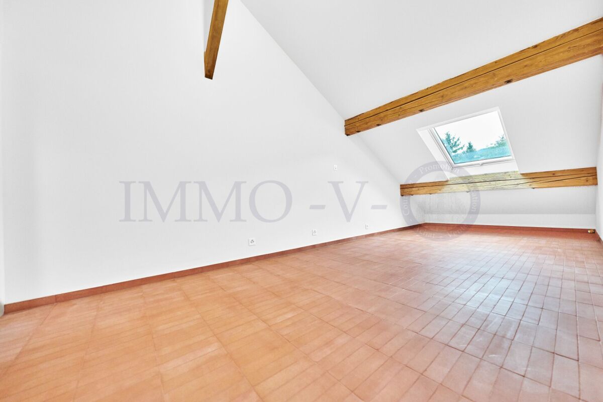 6 rooms attic flat, photo 8 of 10