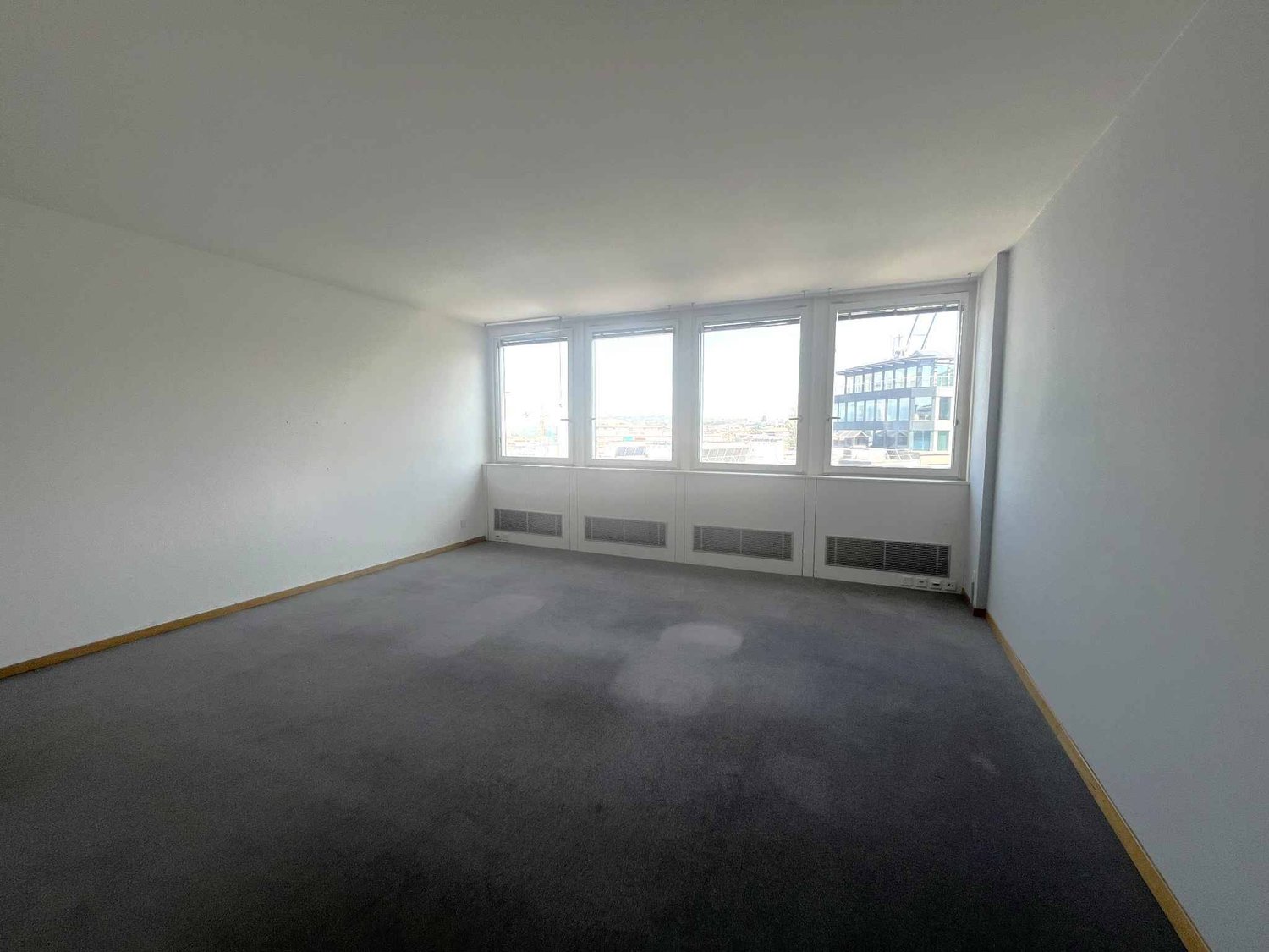 460m² office