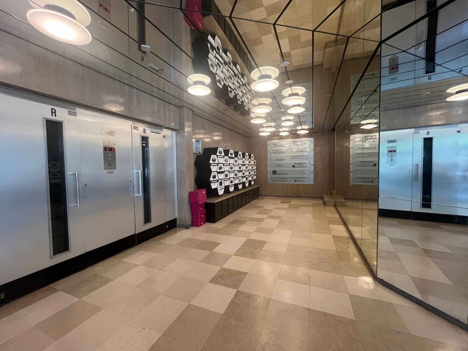 460m² office
