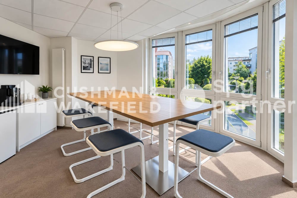293m² office