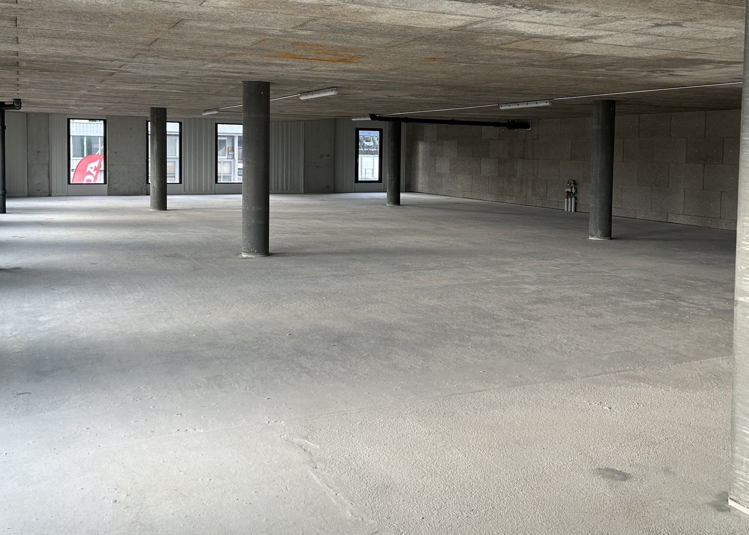 180m² office