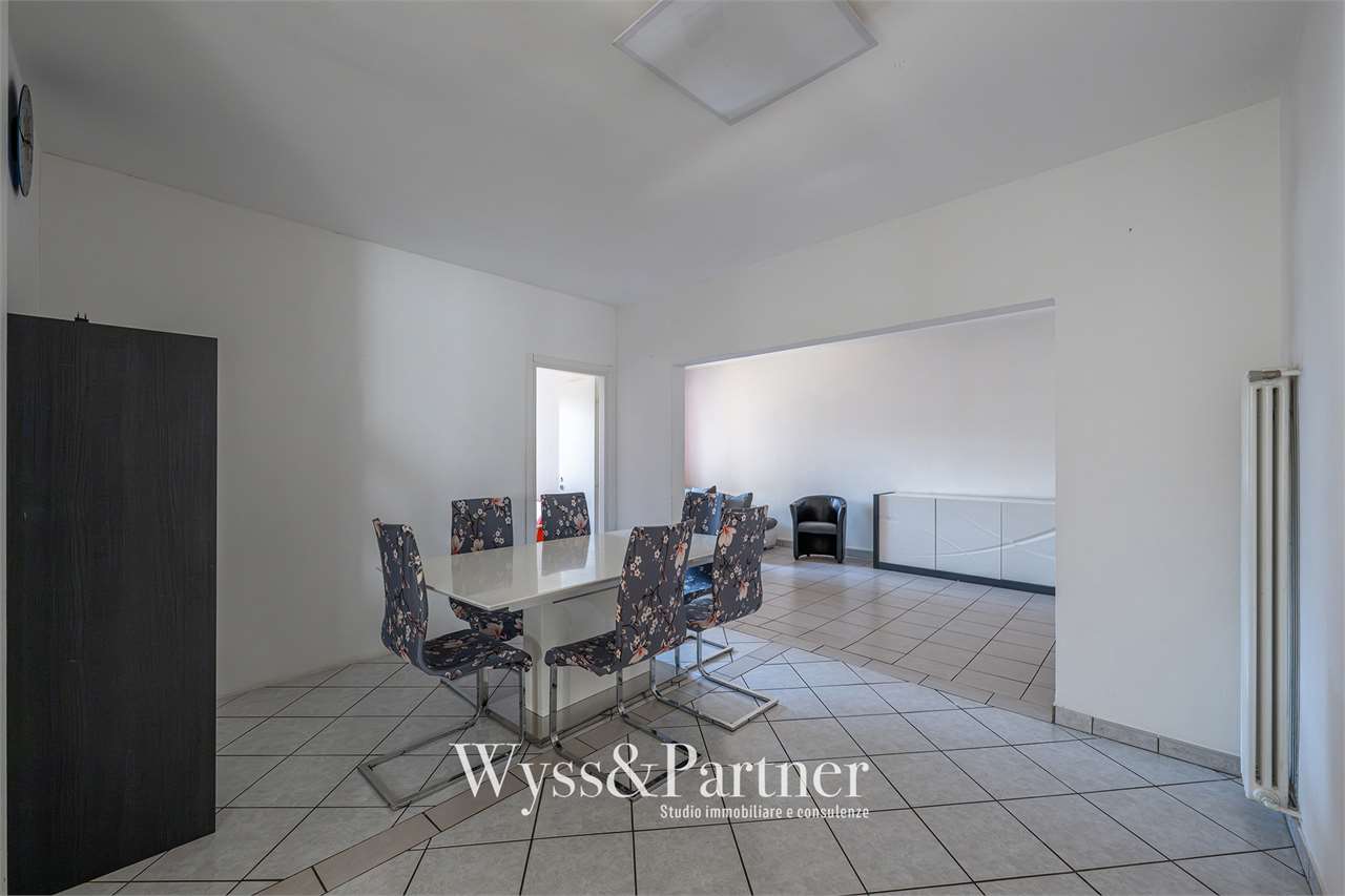 6 rooms apartment, photo 2 of 10