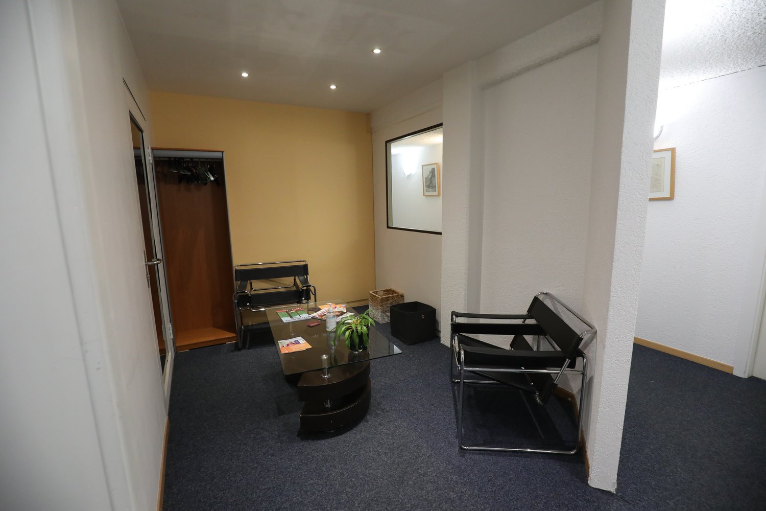 8m² office