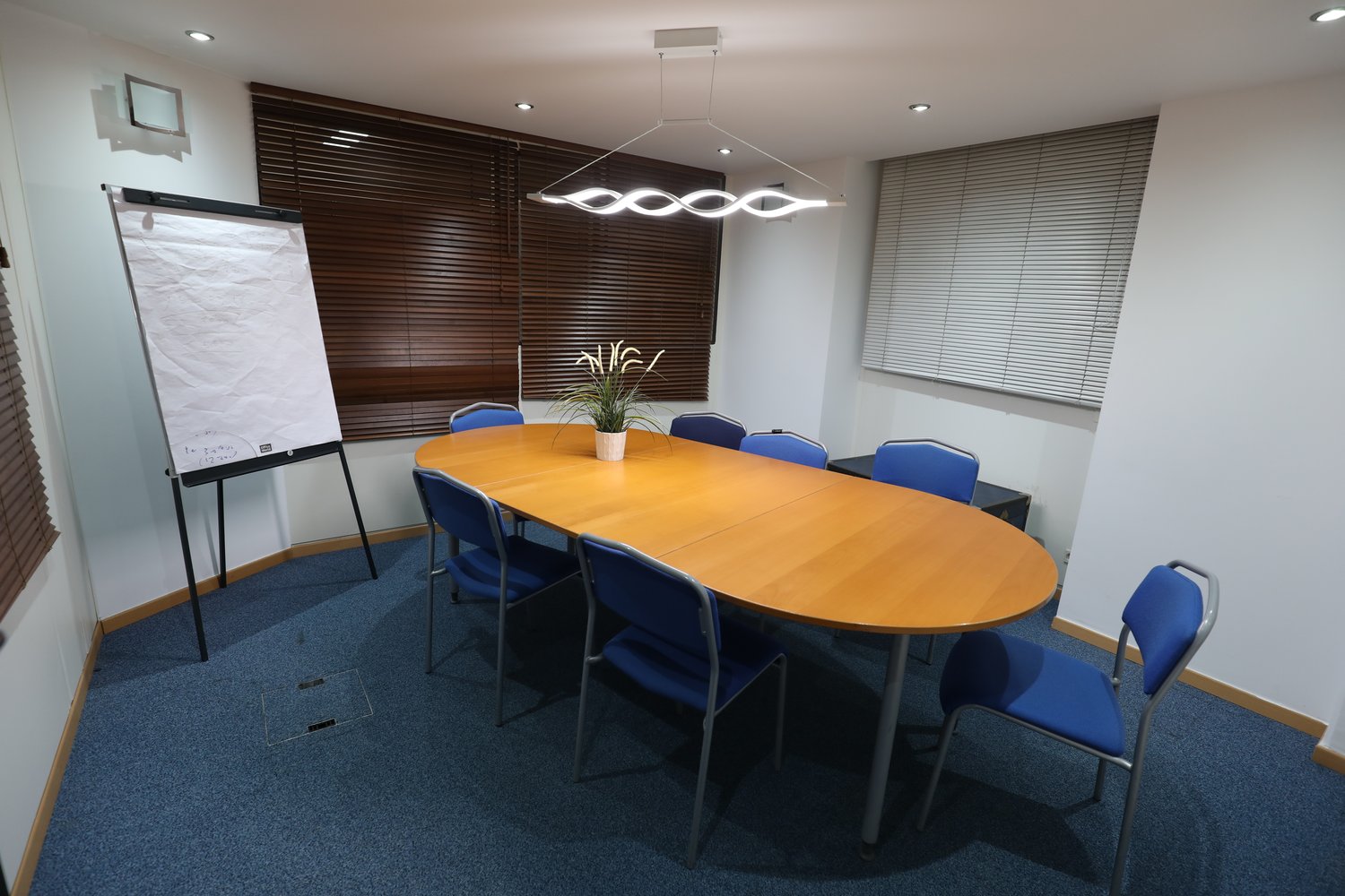 8m² office