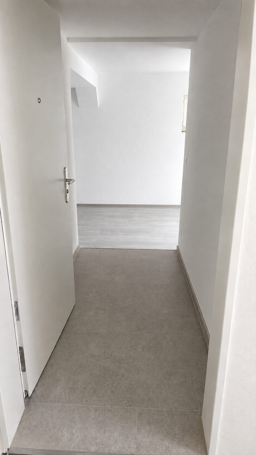 2 rooms studio, photo 2 of 3