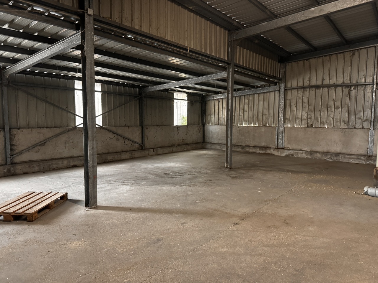 400m² storage room, photo 2 of 7