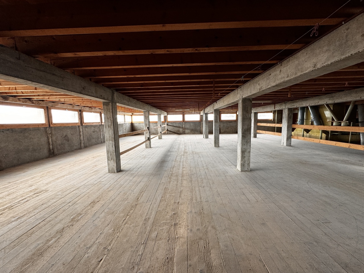400m² storage room, photo 6 of 7