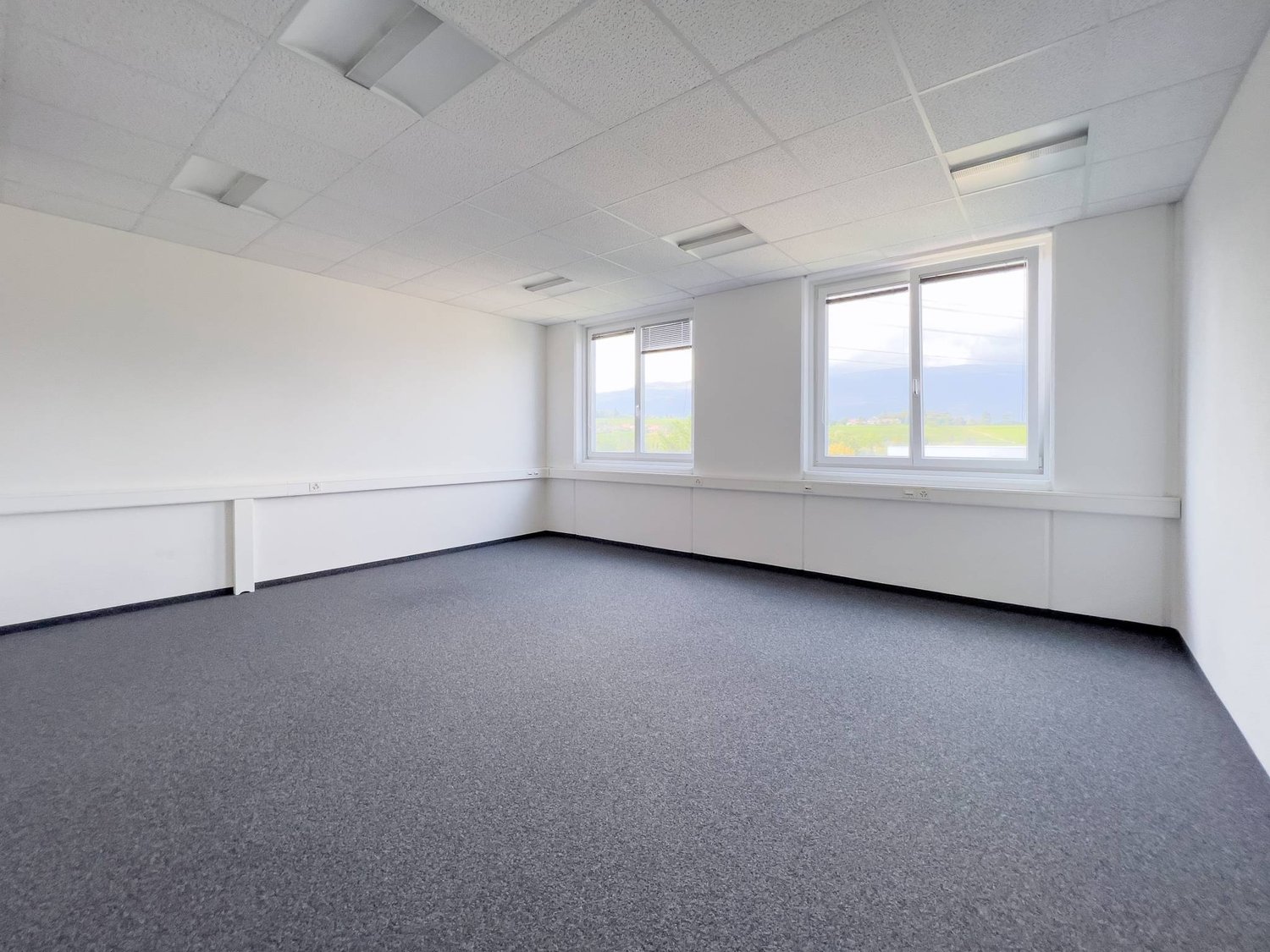 373m² office, photo 3 of 6