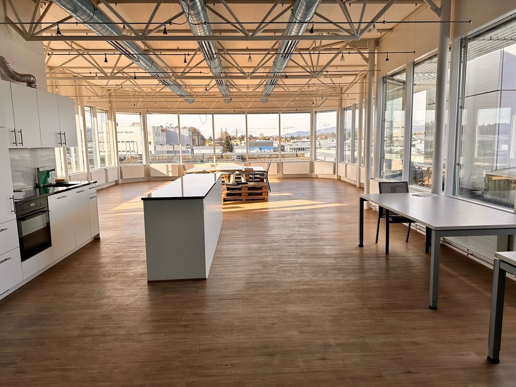 1375m² storage room, photo 2 of 5