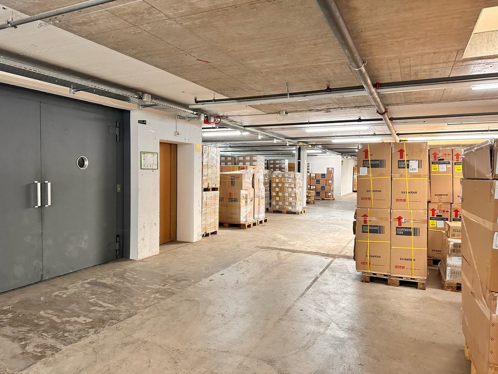 1375m² storage room, photo 4 of 5