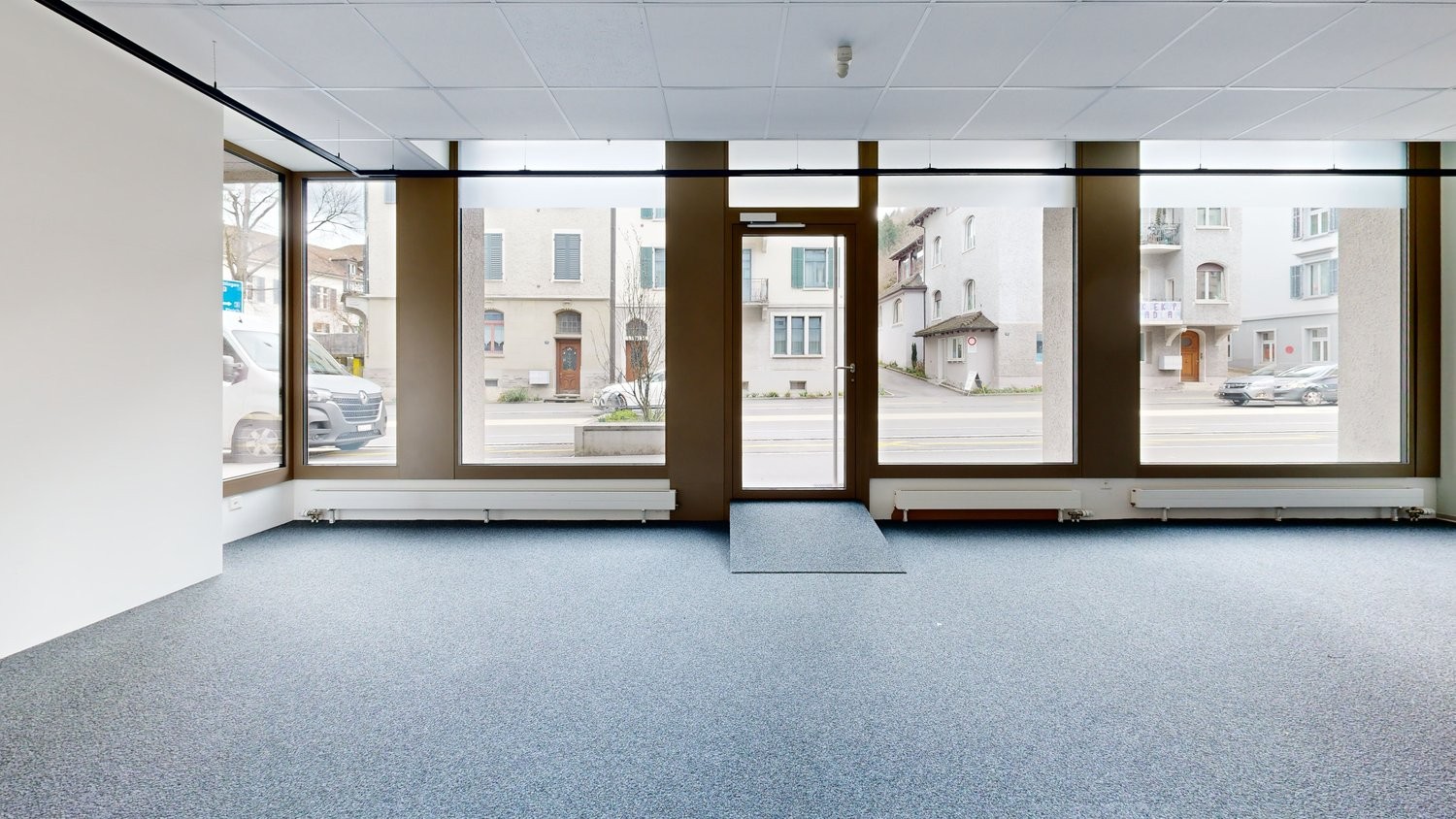 200m² commercial, photo 2 of 6