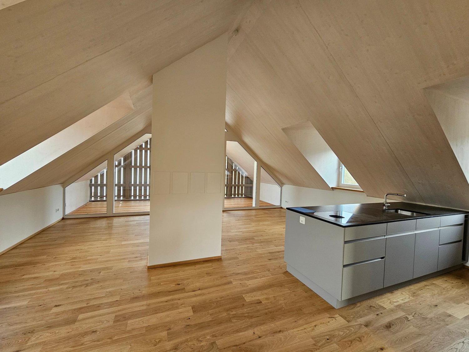 Appartement en attique de 2 ½ pièces, photo 2 sur 10